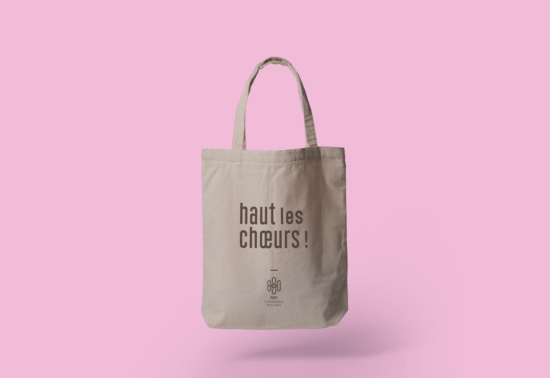 exemple d'application de la charte graphique de la cathédrale de beauvais en goodies par le studio de design graphique okowoko à Amiens